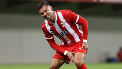 El centrocampista de 33 años se tuvo que retirar en el minuto 18 del triunfo por 4-0, con una moderada molestia en los...