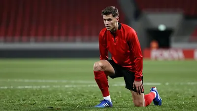 El filial leonés, con doblete de Ander Pecina y dominio del 68% del balón, se impuso en un amistoso de pretemporada...