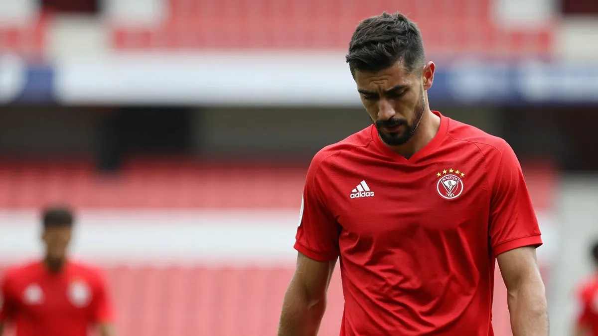 Athletic Bilbao honors World Cup winners Unai Simón, Nico Williams, and Aymeric Laporte, but they are booed by fans at...